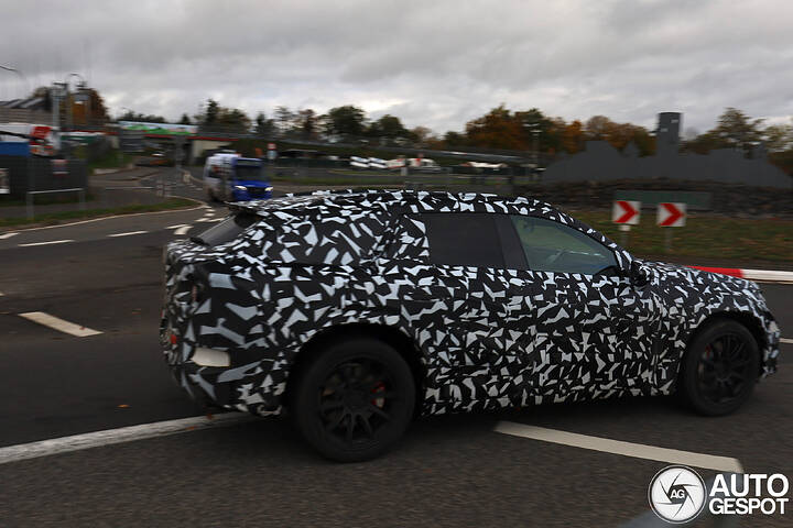 mercedes-benz-eqr-2026-658ee-c835023102025085040_4