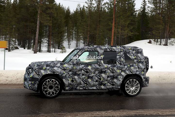 imgi_35_spy-photos-mercedes-benz-showcases-baby-g-class-off-roader-in-new-camo-acknowledging-speculations_7
