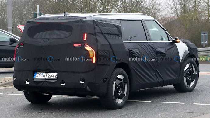 new-kia-ev9-spy-photos (9)