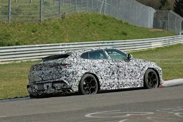 2026-Lamborghini-Urus-Facelift-8-768x512