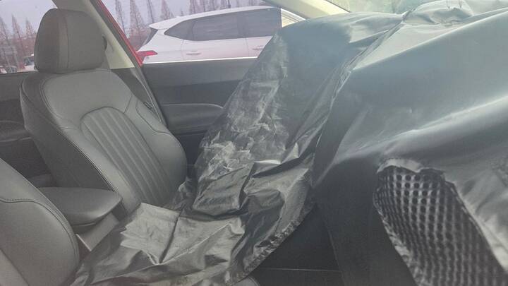 thumb-2026 Hyundai Accent Facelift_69393838_5933_950x535