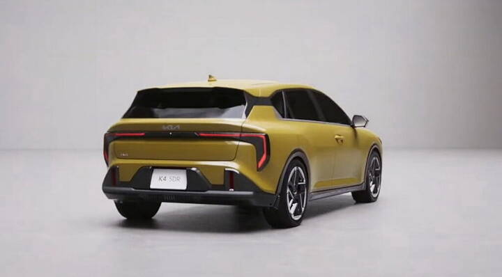 https___www.carscoops.com_wp-content_uploads_2024_03_2025-Kia-K4-5-Door-Hatch-NYIAS-6-1024x567