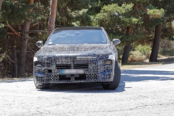 imgi_38_2027-bmw-7-series-facelift-captured-flaunting-production-lights_5