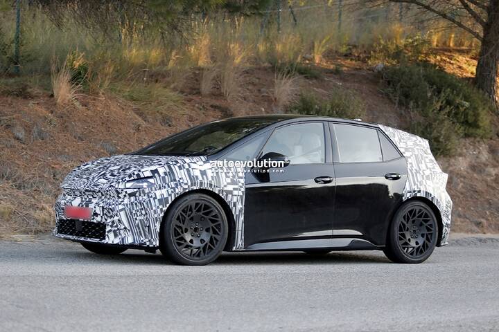 imgi_38_2026-cupra-born-spied-with-refreshed-front-bumper-headlights-and-taillights_6