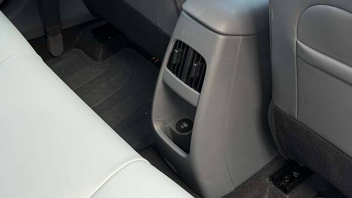 imgi_30_hyundai-i20-ultimate-2027
