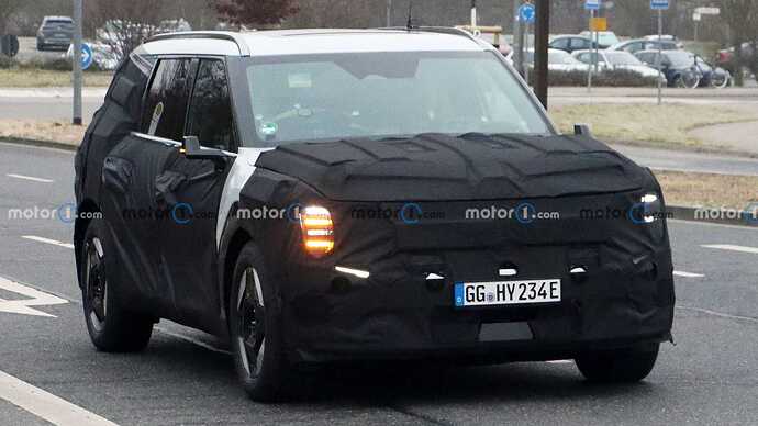 new-kia-ev9-spy-photos (12)