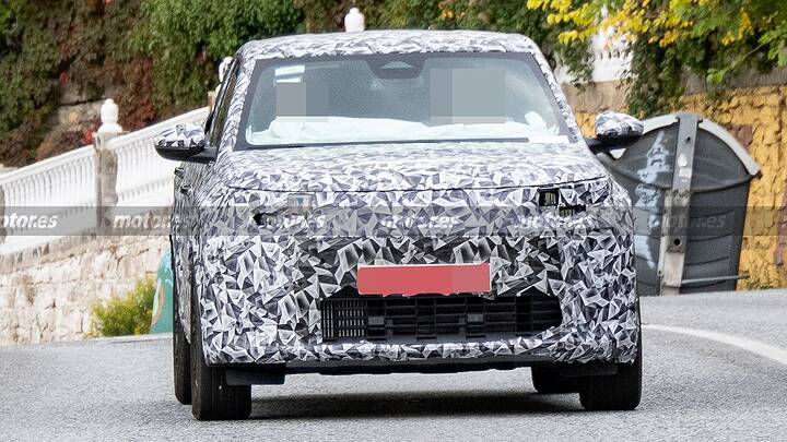 FIAT se adelanta a Dacia con un singular SUV Coupé, cazado el nuevo Panda Fastback 6