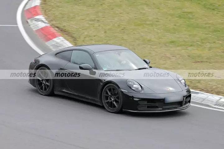 porsche-911-facelift-2024-fotos-espia-nurburgring-2024101745-1714068755_3