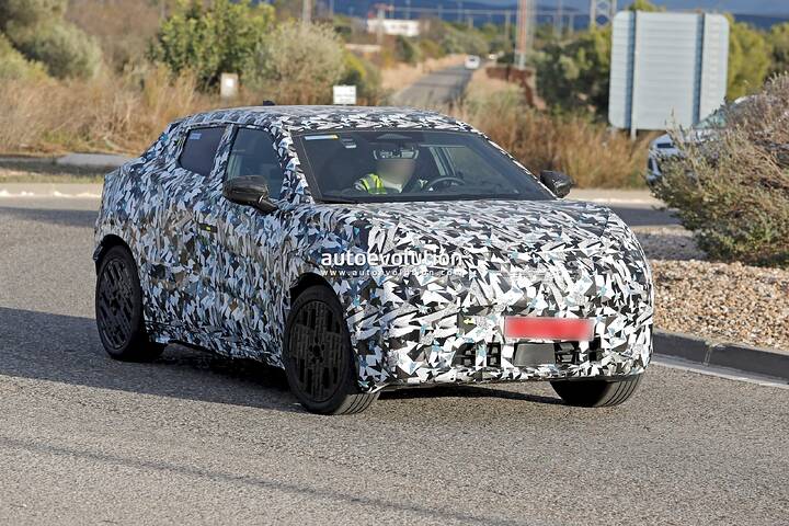 imgi_34_2027-nissan-juke-ev-makes-another-photo-appearance-as-it-prepares-for-production_4