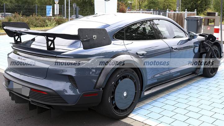 El Taycan más salvaje de la historia vuelve a dejarse ver en fotos espía, Porsche quiere volver a ser el rey 5