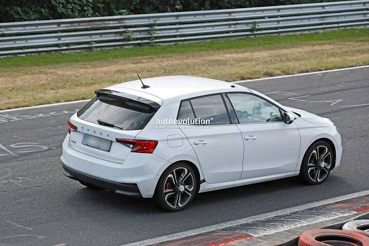 imgi_54_2026-skoda-fabia-rs-potentially-spied-may-feature-volkswagen-polo-gti-muscle_5