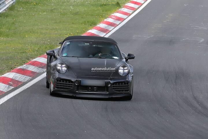 2025-porsche-911-spied-with-minimal-camouflage-will-debut-summer-2024_37