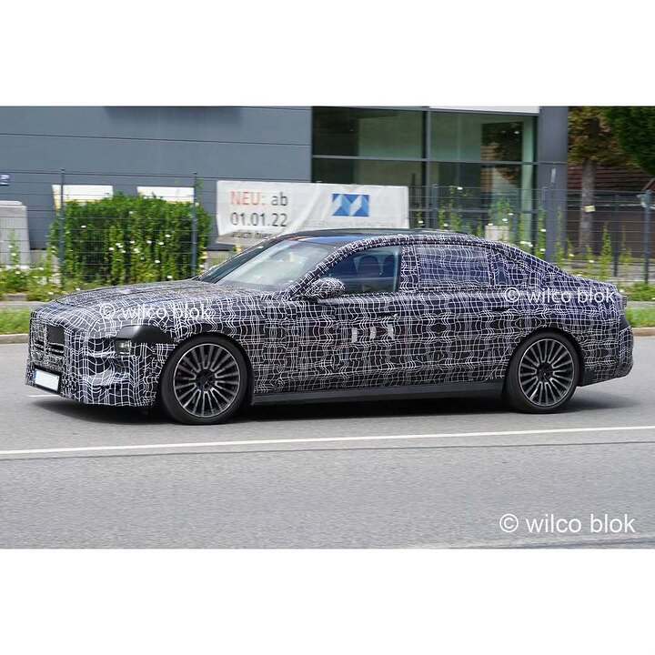 BMW 7 series facelift spied in Munich #BMW #7series #7er #lci #facelift ##bmw7series #prototype (1)