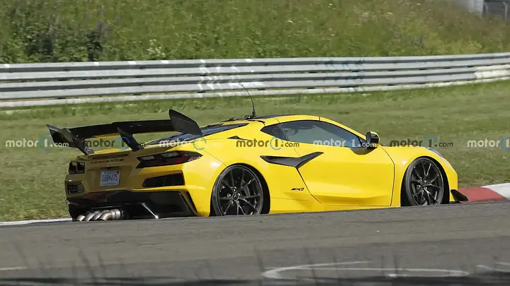 chevrolet-corvette-zora-2025-als-ungetarnter-erlkonig (3)