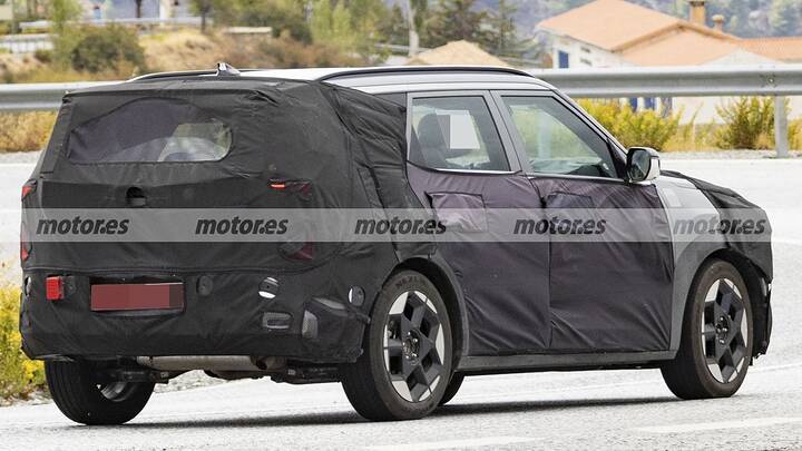 kia-seltos-hybrid-2026-fotos-espia-2025111232-1763998772_12