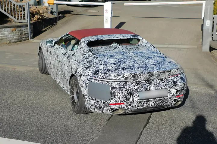 BMW-Skytop-spy-shots-v2-00019-1536x1025