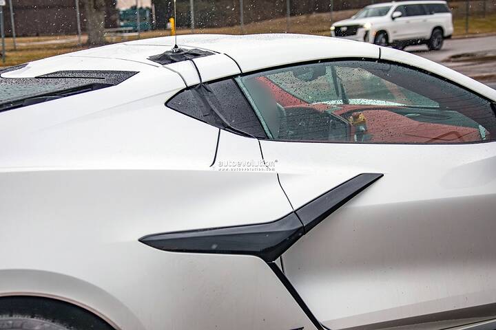 2026-chevrolet-corvette-facelift-shows-updated-interior-zora-flagship-continues-testing_39