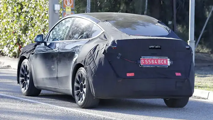 tesla-model-y-juniper-facelift-2025-erlkonig (16)