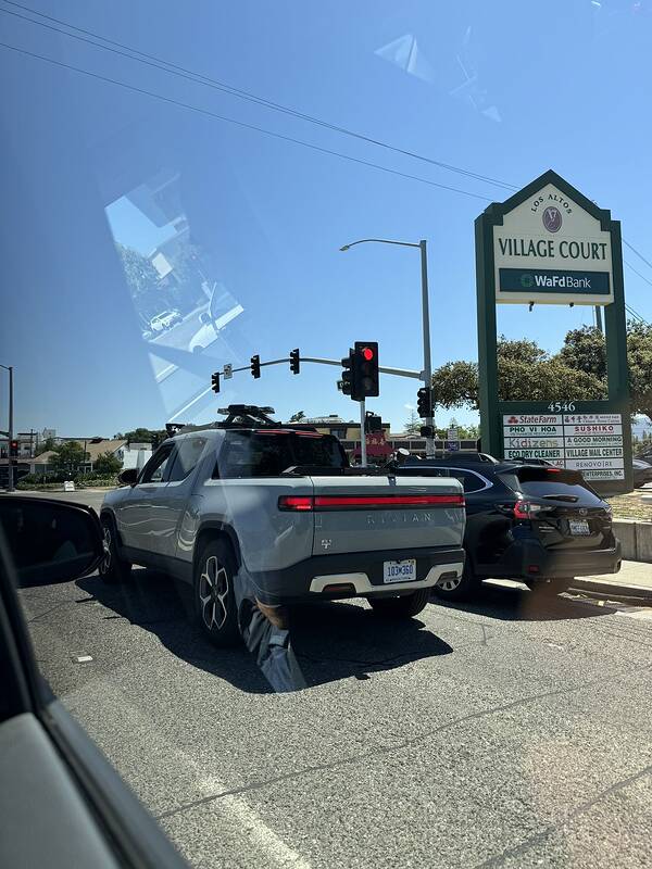 2025-rivian-r1t-prototypes-spotted-testing-new-adas-equipment-with-no-camouflage_5