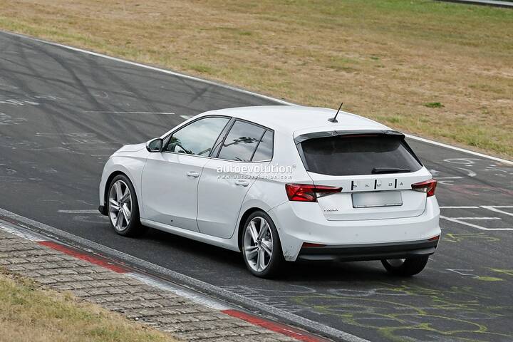 imgi_68_2026-skoda-fabia-rs-potentially-spied-may-feature-volkswagen-polo-gti-muscle_19