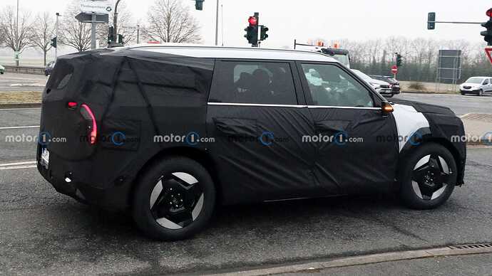 new-kia-ev9-spy-photos (7)