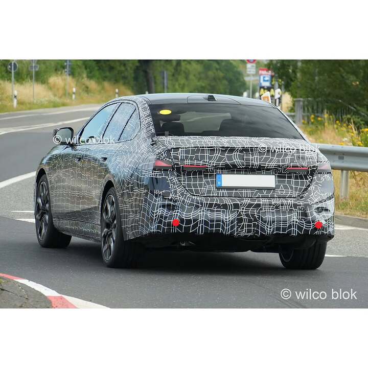Facelifted BMW 5 Series spotted in Nürburg!#bmw #5series #5er #Erlkönig #nürburgring (3)