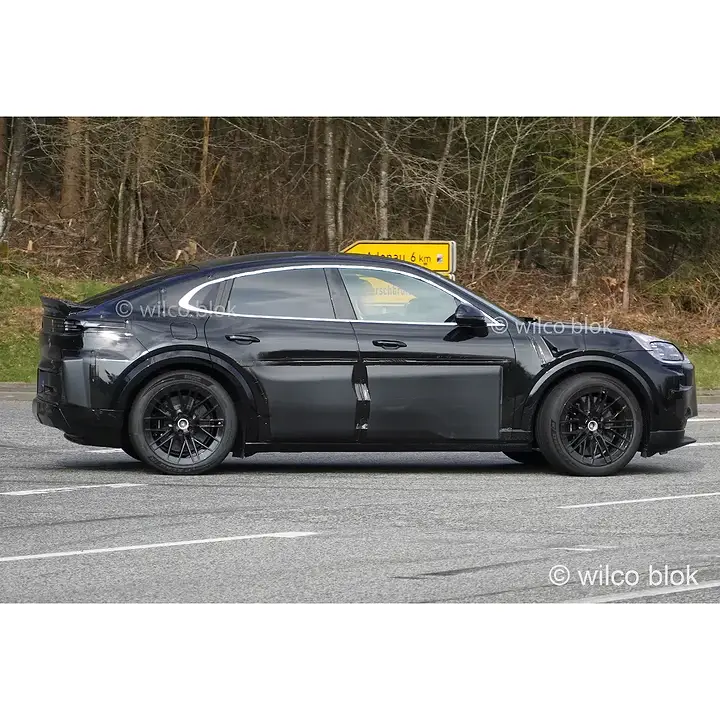 Coupe version of the new electric Porsche Cayenne spied!