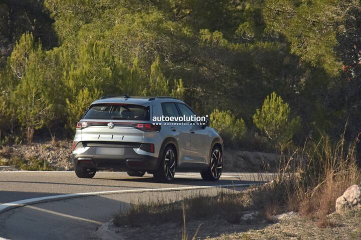 imgi_67_2026-volkswagen-id-cross-prototype-spied-with-minimal-camouflage_10