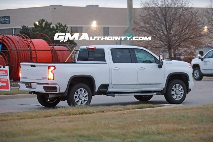 2024-Chevrolet-Silverado-HD-High-Country-Crew-Cab-Standard-Bed-Iridescent-Pearl-Tricoat-G1W-Duramax- (2)