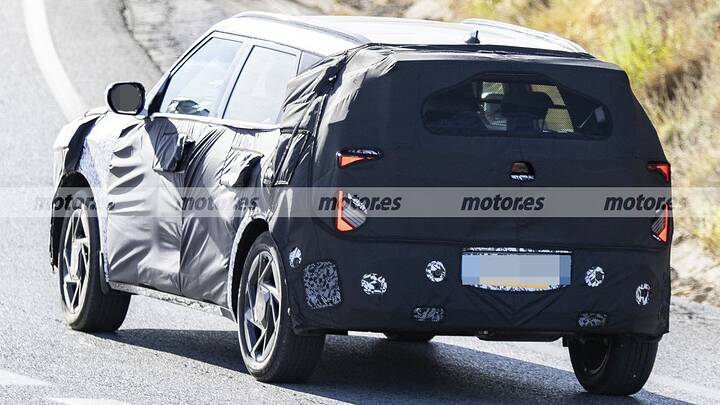 imgi_26_kia-seltoshybrid-2026-fotos-espia-2025109972-1757342625_14