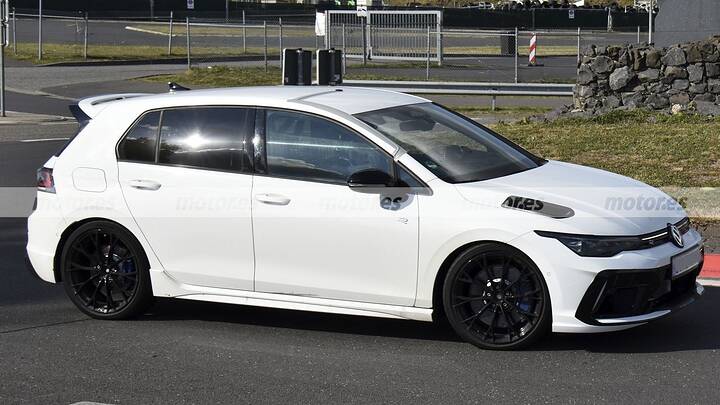 volkswagen-golf-r-350-2026-fotos-espia-2025109745-1756194083_3