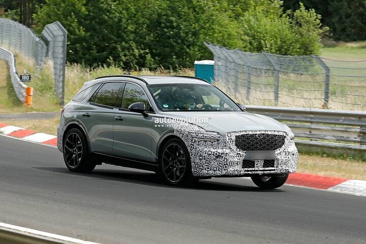 spy-photos-2027-genesis-gv70-hybrid-looks-fast-at-the-nurburgring-nordschleife_3