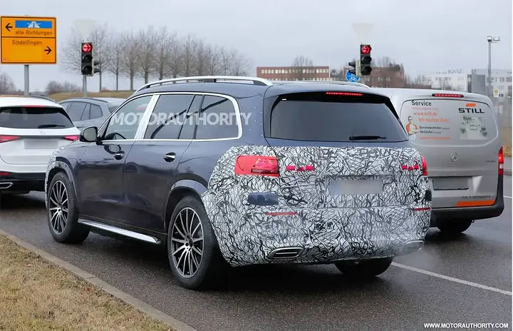 2027-mercedes-benz-maybach-gls-class-facelift-spy-shots--photo-via-baldauf_100954022_l