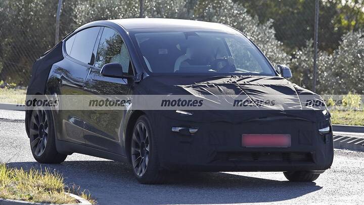 tesla-model-y-juniper-2026-fotos-espia-2025105983-1735817930_1
