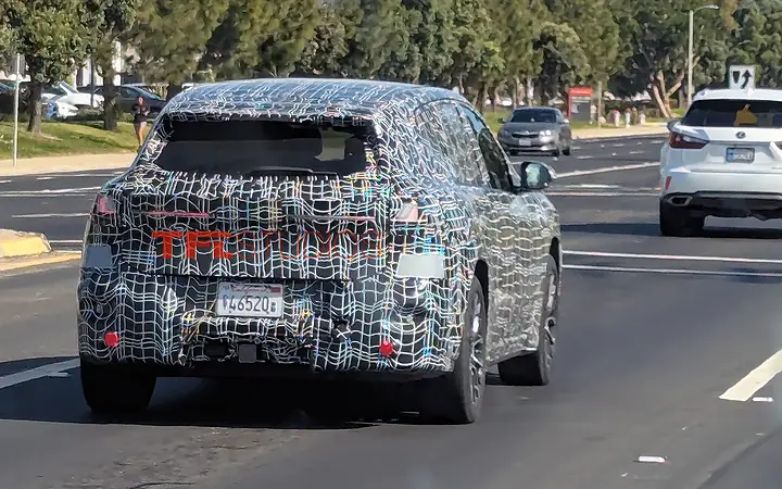BMW-iX3-spied-rear