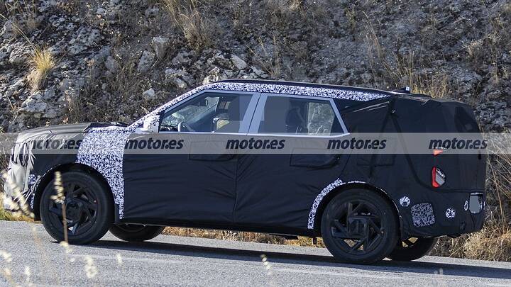 imgi_22_kia-seltoshybrid-2026-fotos-espia-2025109972-1757342622_10