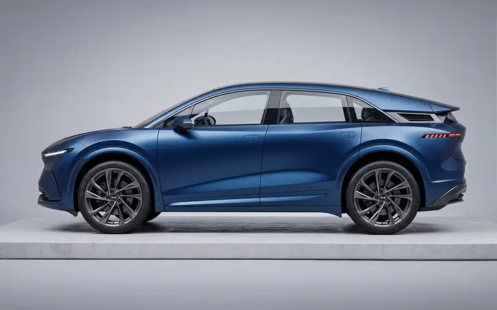 Lucid-Comsos-01001-newcarscoops-2048x1280