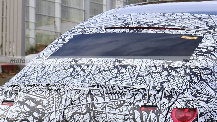 mercedes-clase-c-eq-fotos-espia-destape-2025110683-1761214165_16