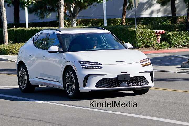 Genesis GV60 Facelift spotted in US without camouflage for the first time. #genesisgv60 #2026genesisgv60 #facelift #spotted #testvehicle #spyshots #testing #gênesis
