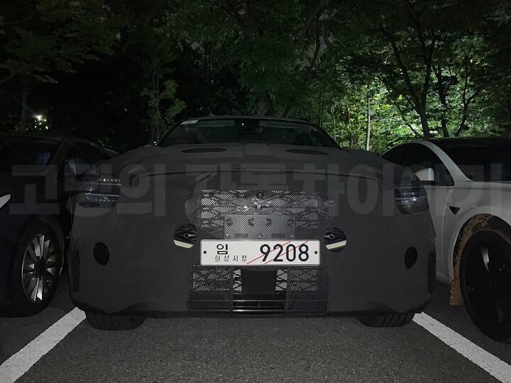 2027 Genesis GV70 EREVc717f52e38ad6ebabad4bd56_1756916973_7097_950x713