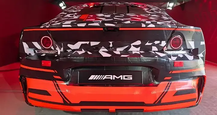 imgi_14_zoom-future-mercedes-amg-gt-coupé-4-portes