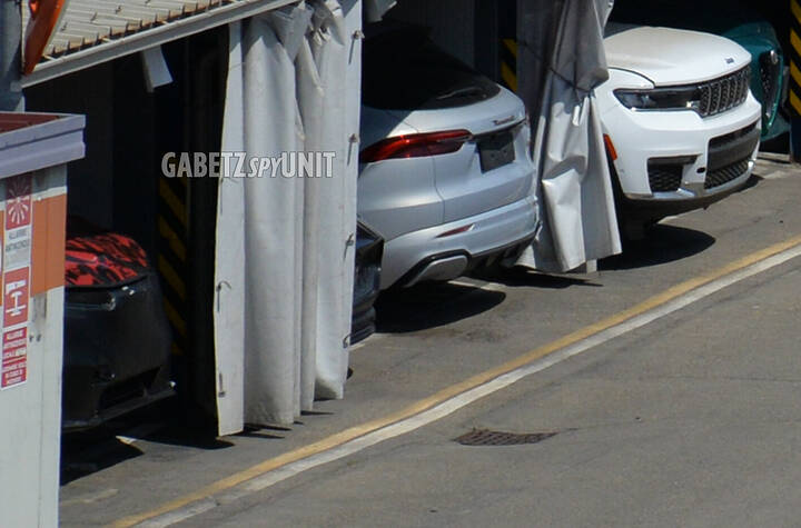 May be an image of ‎car, street and ‎text that says '‎GABE GABETZSPYUNIT ي LIN IRAT‎'‎‎