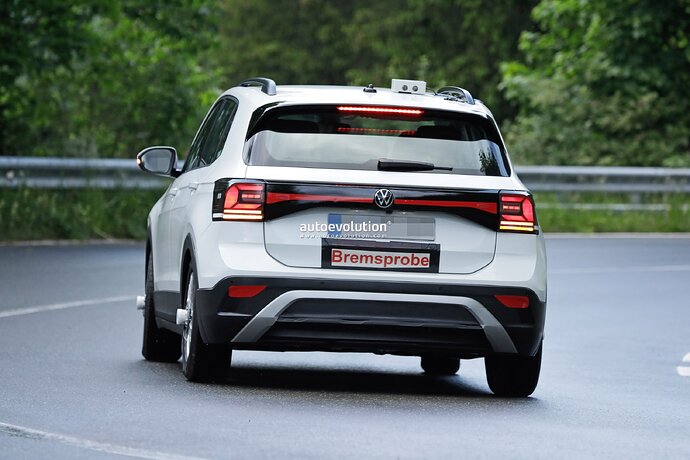 2024-vw-t-cross-says-no-to-camouflage-facelifted-small-crossover-spied-naked_5