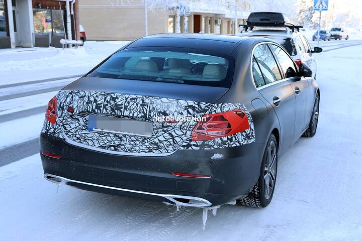 spy-photos-2027-mercedes-benz-c-class-facelift-reverses-all-touch-steering-wheel-trend_7