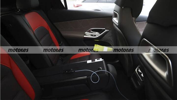 imgi_6_mercedes-glc-eq-amg-interior-fotos-espia-2026-2025110865-1762244038_16