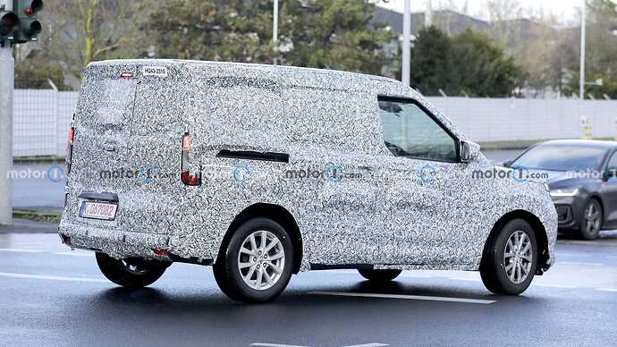 ford-transit-courier-first-spy-photo (9)