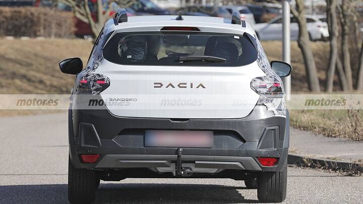 dacia-sandero-stepway-facelift-2026-fotos-espia-2025107104-1741683389_14
