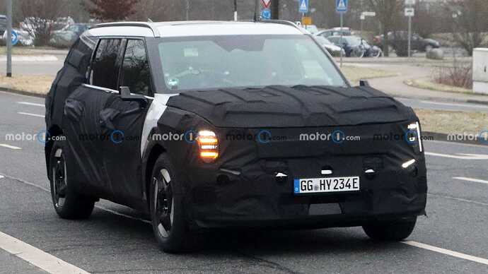 new-kia-ev9-spy-photos (6)