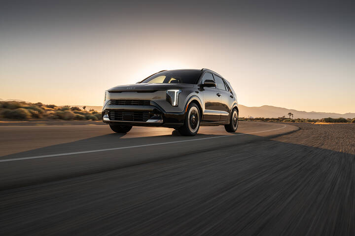 24873_2027_Niro