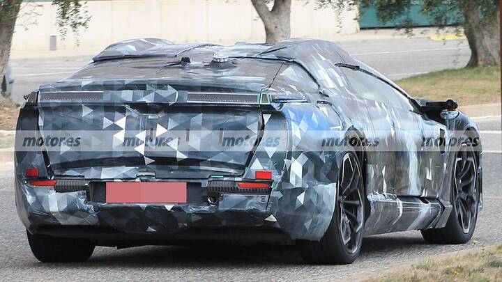 aston-martin-lagonda-electrico-2030-fotos-espia-2025111576-1765644186_16